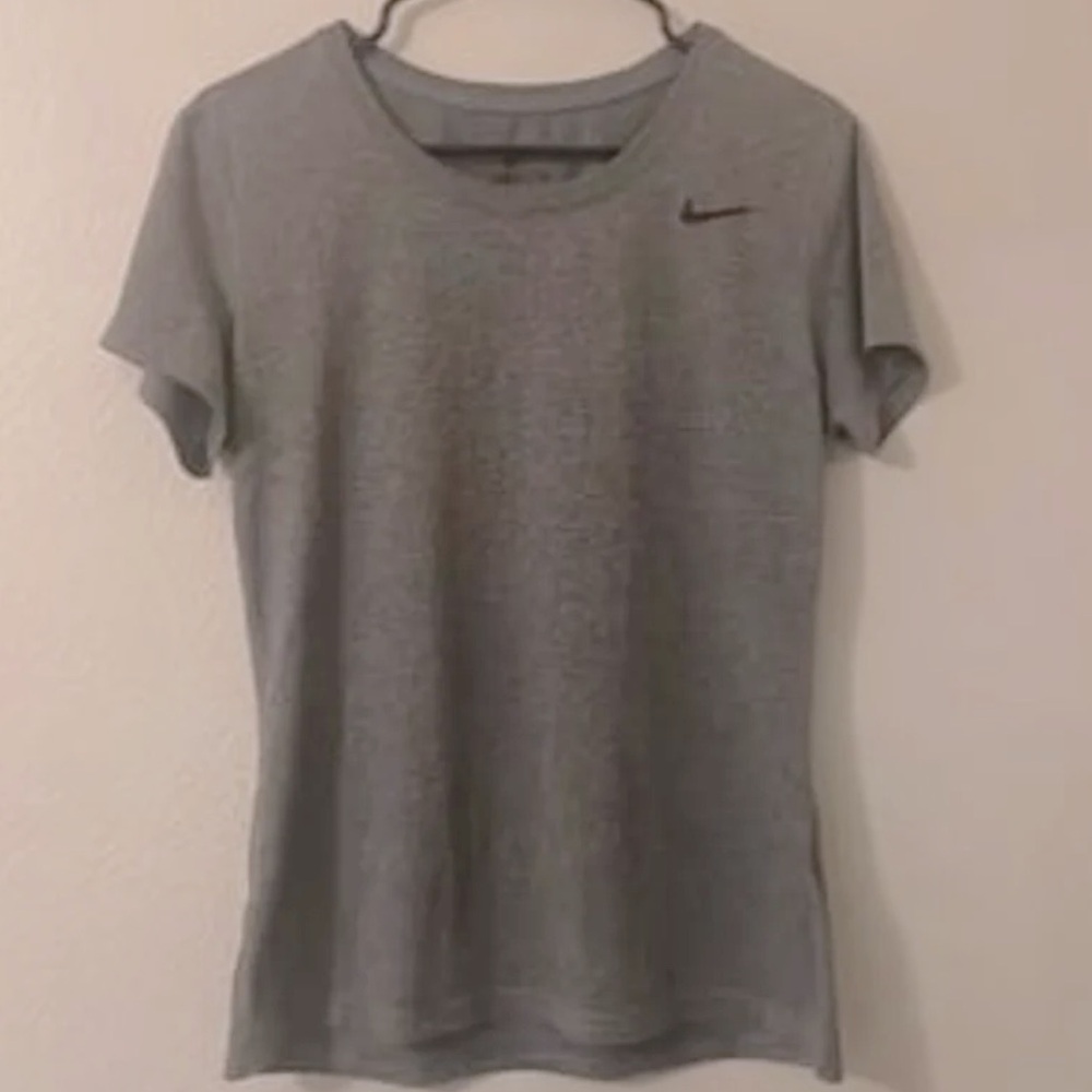 nike dri-fit tee - medium